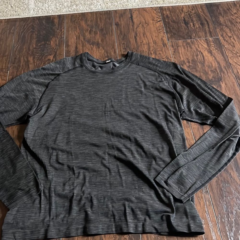 lululemon running long sleeve stretch your head size L grey vented workout shirt